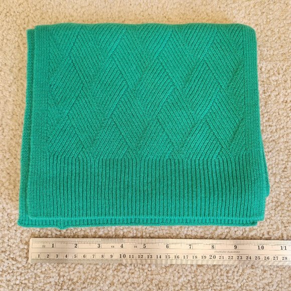 NWT Talbots Kelly Green Cashmere Scarf - Picture 1 of 6
